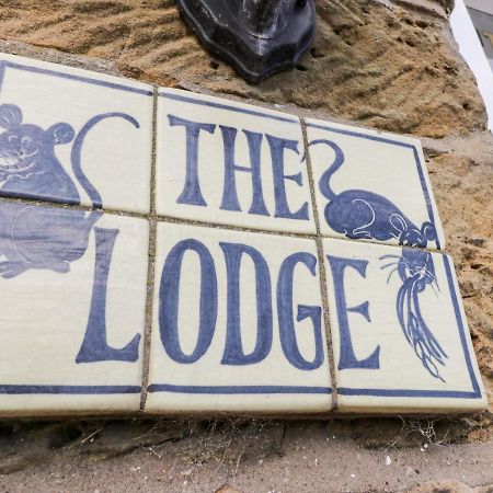 The Lodge 惠特比 外观 照片